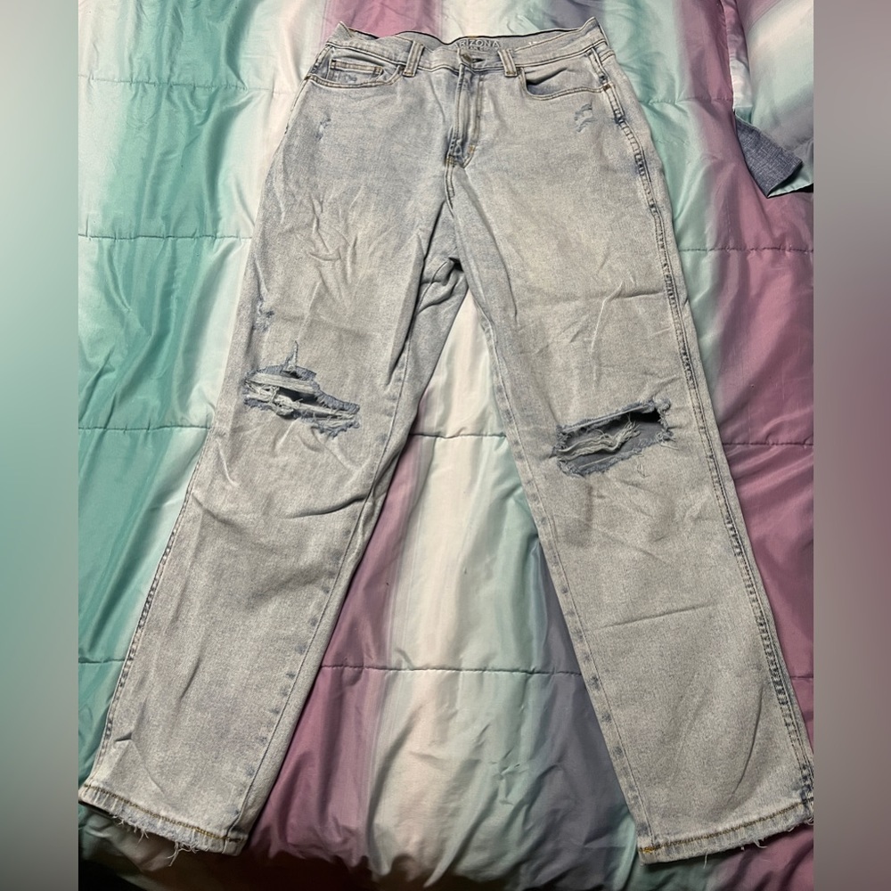 Arizona, size 13(juniors), ripped light wash highest-rise mom jeans!